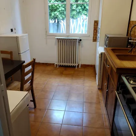 1chambreprivee,grandcanape 1-2 Voyageurs,cuisine &toilette Partagees,1 Private ,large Sofa 1-2 Guests Shares Kichen &toilet Vendégház *
