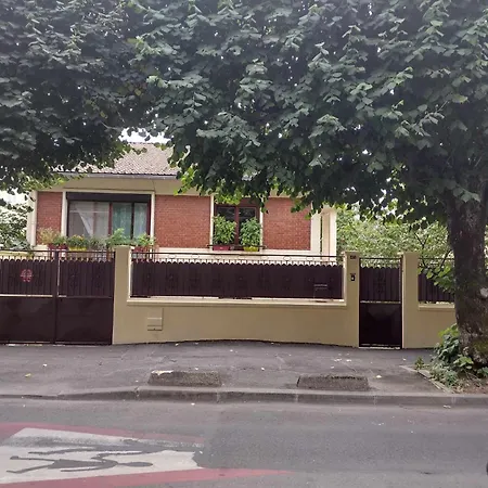 1chambreprivee,grandcanape 1-2 Voyageurs,cuisine &toilette Partagees,1 Private ,large Sofa 1-2 Guests Shares Kichen &toilet Vitry-sur-Seine